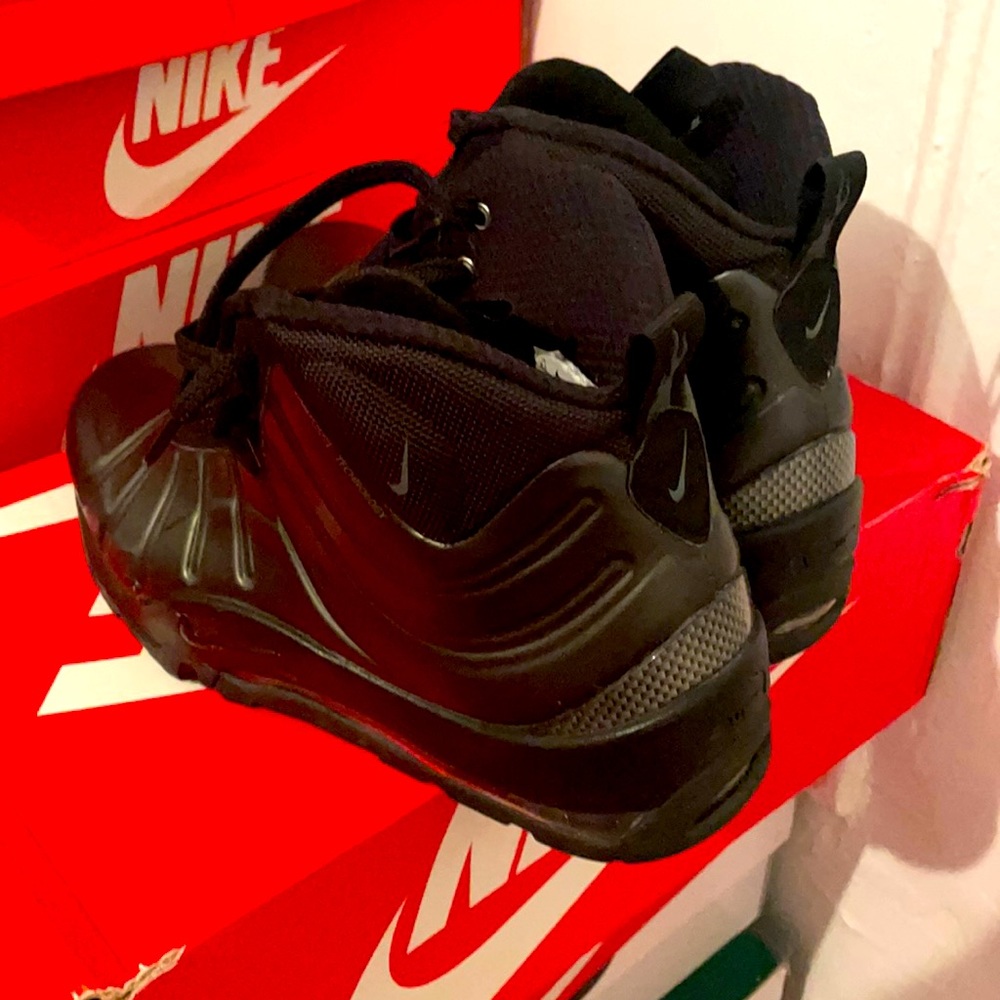 (USED) NIKE AIR BAKIN’ POSITE (SIZE 9) ALL BLACK